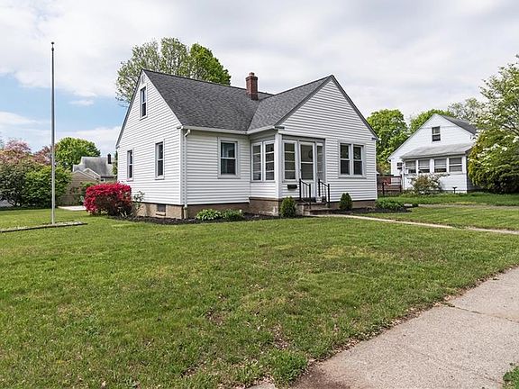 3rd image of 451 Wakelee Ave