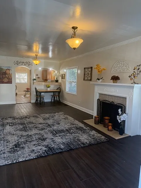 3 bed, 1.5 bath, 1900 sqft, $2,800 — Photo 2