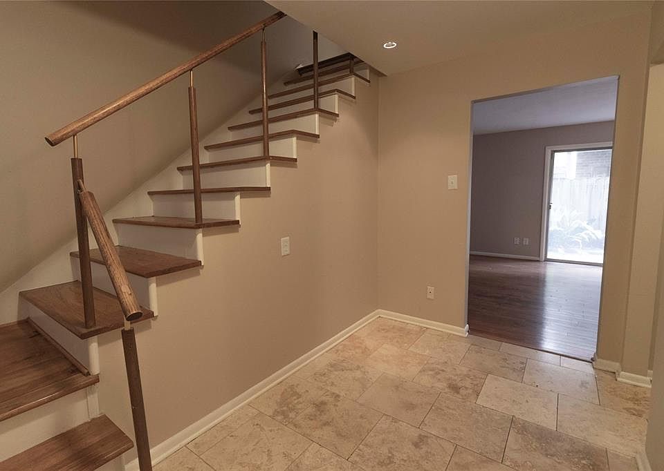 1st image of 5123 Del Monte Dr APT 8