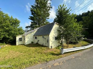 4 Griffin Hill Rd, Savoy, MA 01256