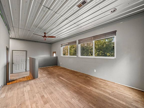 18th image of 296 Riverpark Dr