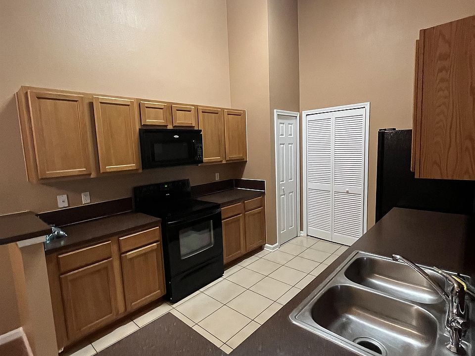 KITCHEN VIEW 2