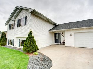 817 Morningside Pl, Belle Plaine, MN 56011