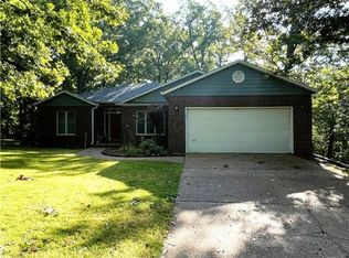 1 Woodview Ln, Eureka Springs, AR 72631