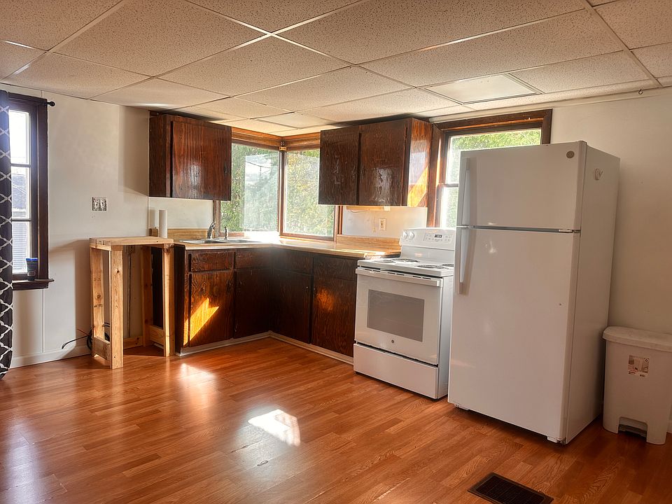 1st image of 211 W Lake St