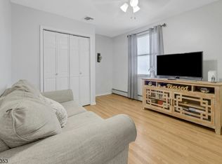 25 Veterans Pl, North Arlington Boro, NJ 07031
