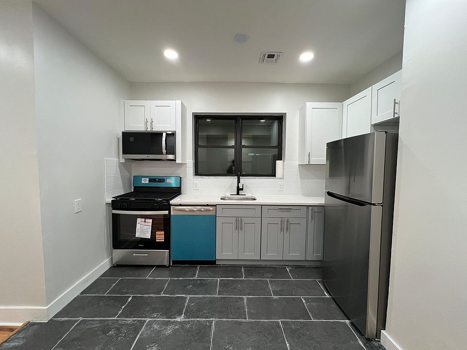 1st image of 164 Bergen Ave #14L
