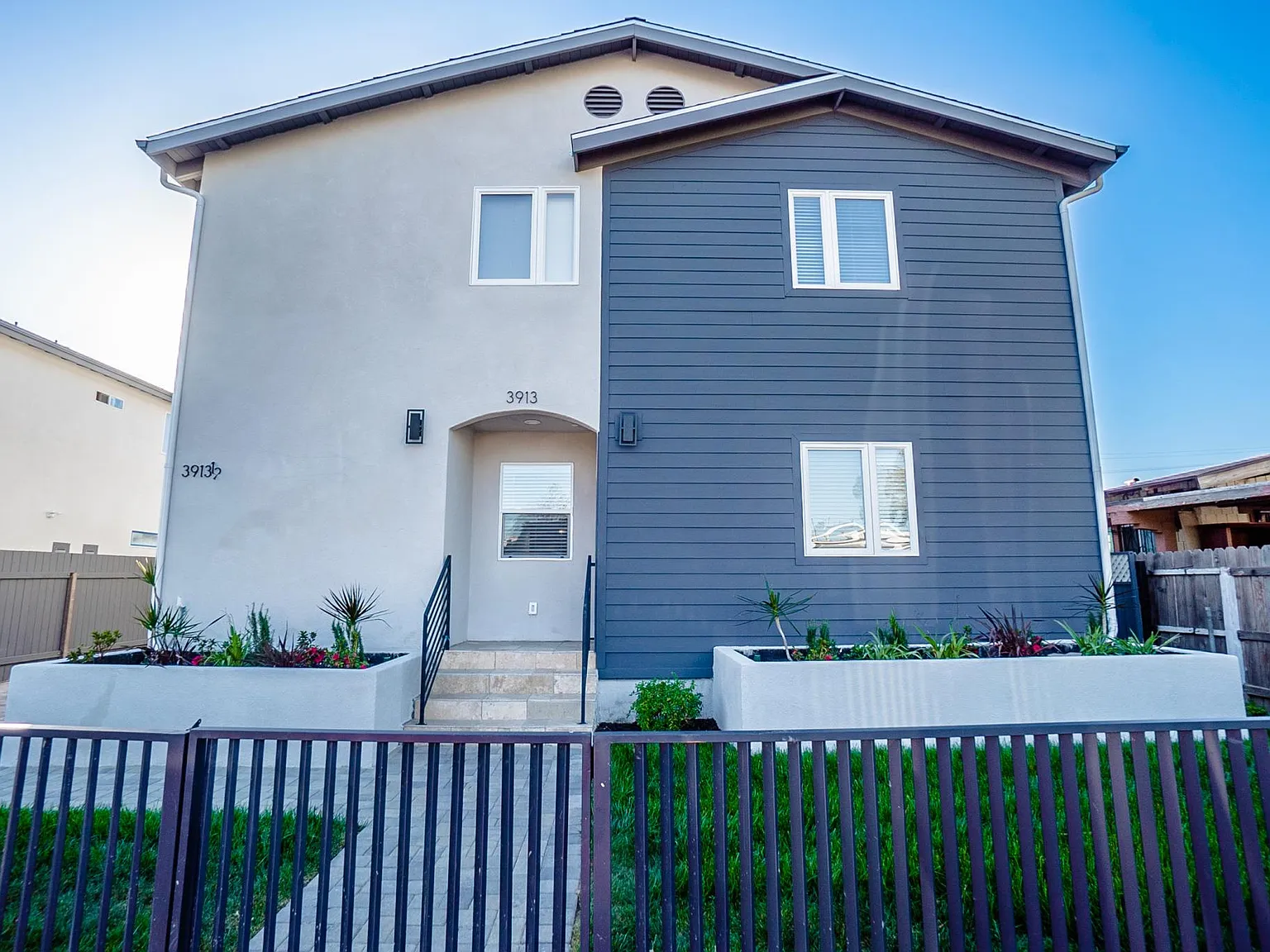 3913 Brighton Ave — Photo 2