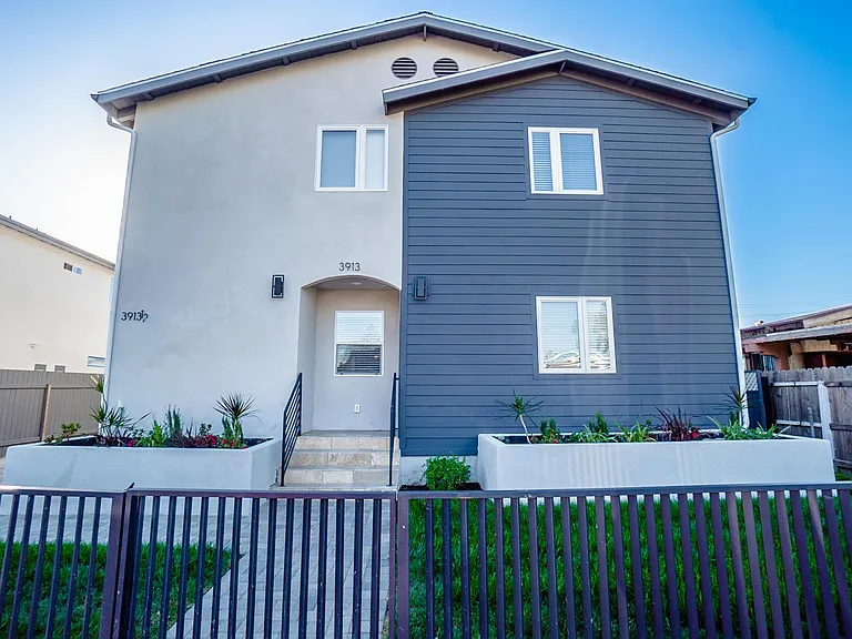 3913 Brighton Ave — Photo 2