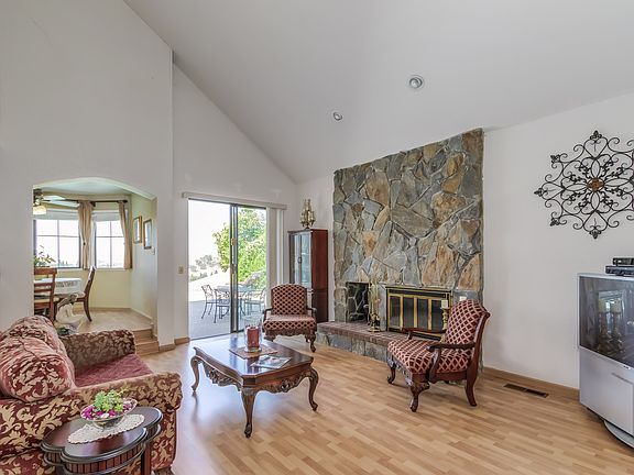 5th image of 649 Blue Spruce Dr