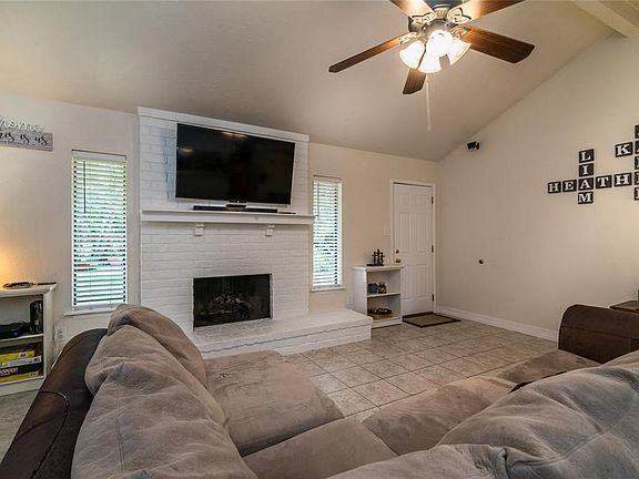 4th image of 2111 Kingsway Dr