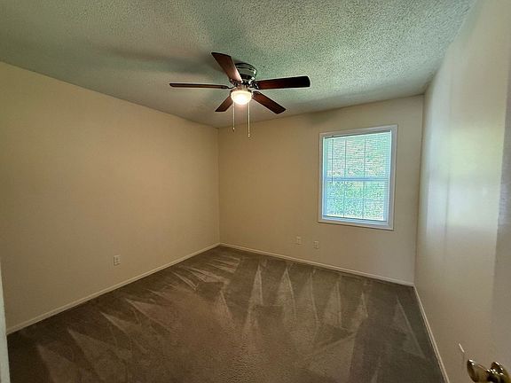 3rd image of 136 Village Ct