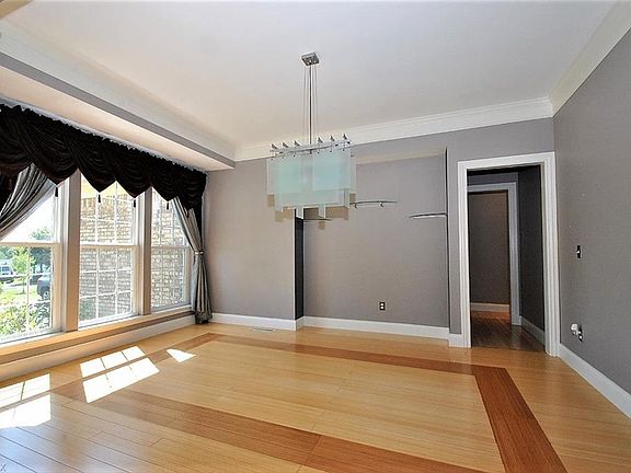 5th image of 525 Covington Ln