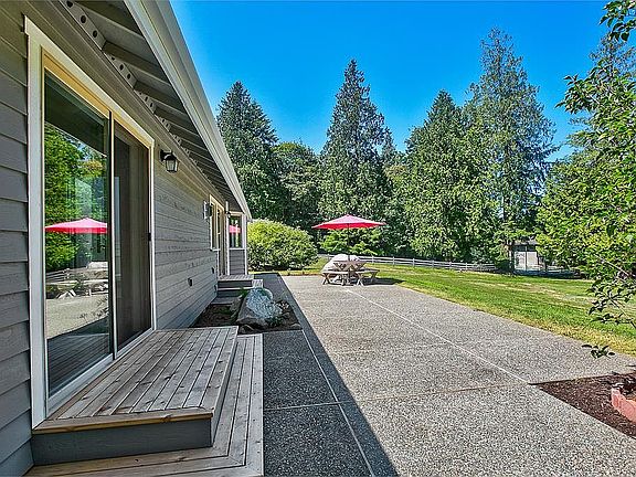 4th image of 1314 NE Sunset Way