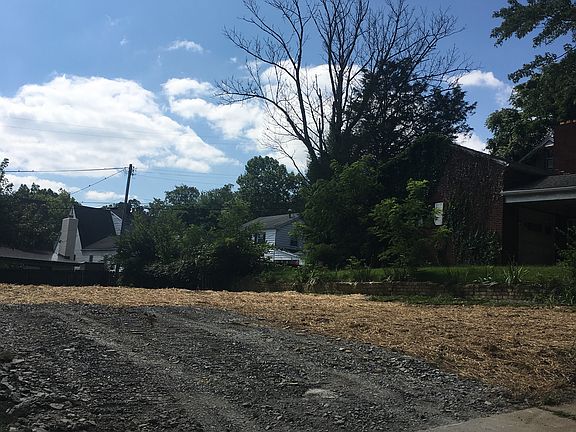 2nd image of 2213 Woodlawn Ave