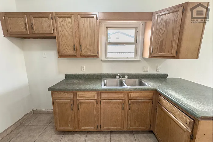 2517 E Culver St — Photo 15