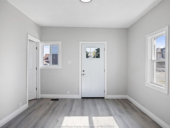 3rd image of 1089 Wellington Ave