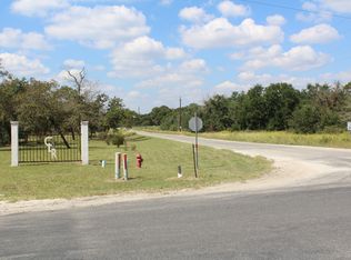 28 Clear Lake Loop, Poteet, TX 78065