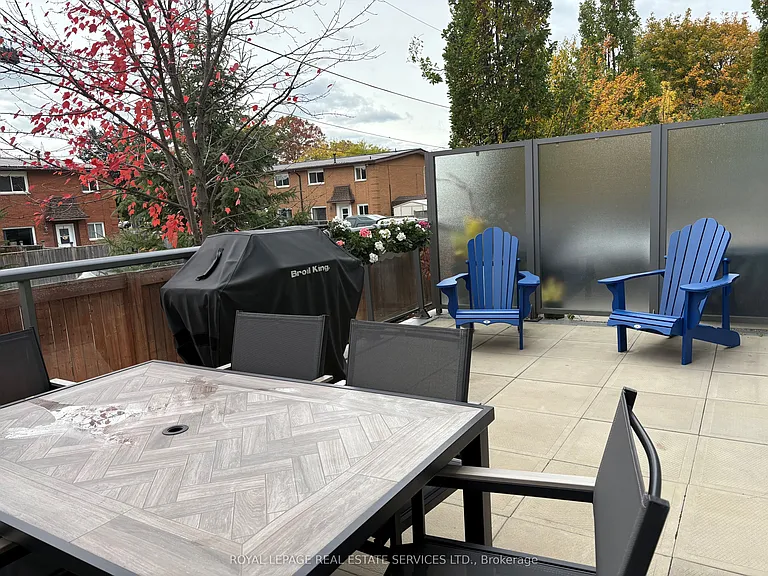 1284 Guelph Line #111 — Photo 31