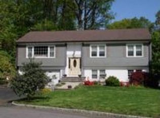 25 Birdsong Pl, Riverside, CT 06878