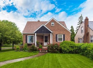 366 Canterbury Rd, Bay Village, OH 44140