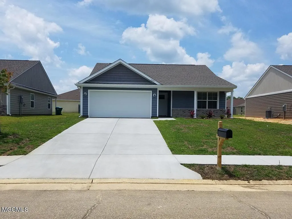 3 bed, 2.0 bath, 1312 sqft, $1,650 — Photo 1