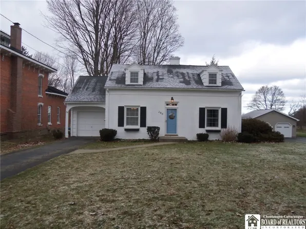 286 E Main St, Fredonia, NY 14063