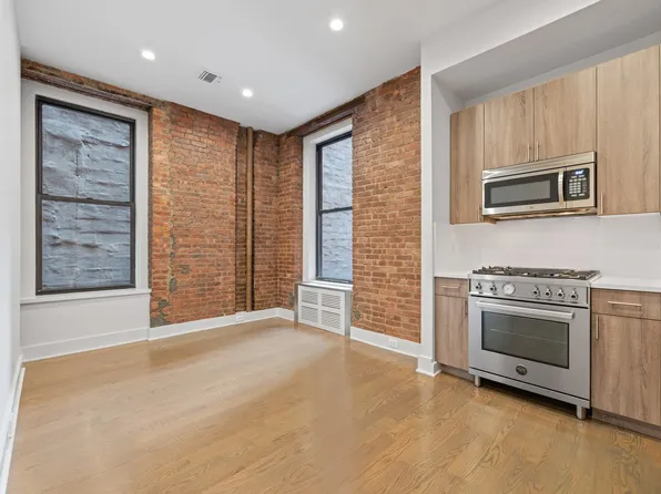 121 Madison Avenue image 1 of 13