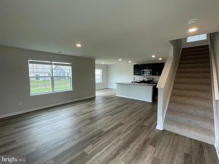 182 Hamstead Dr — Photo 3