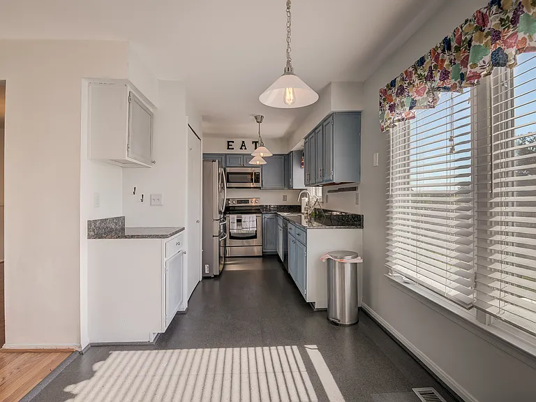 13907 Concord Ave — Photo 33