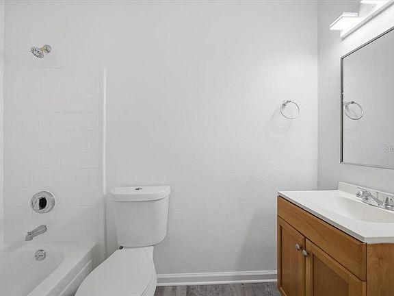 4th image of 3028 Parkway Blvd APT 207