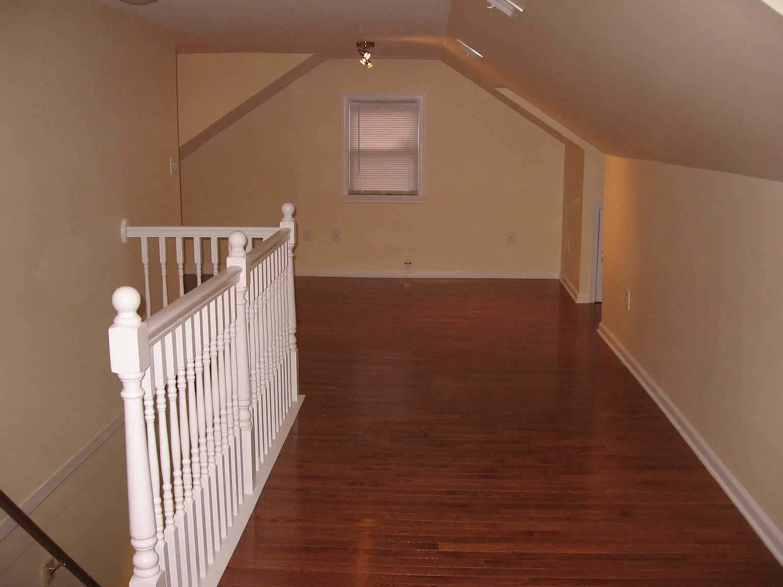 5 bed, 1850 sqft, $760 — Photo 2