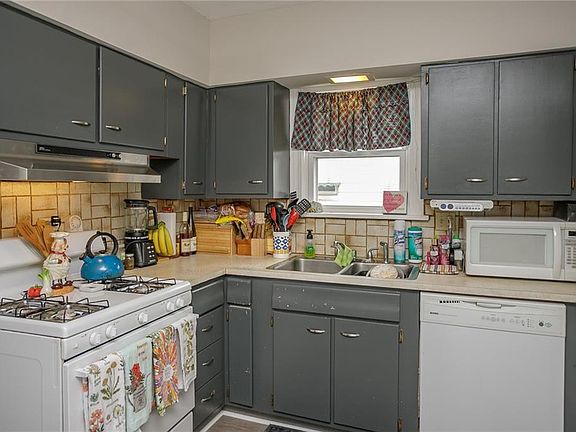 3rd image of 743 E 232nd St