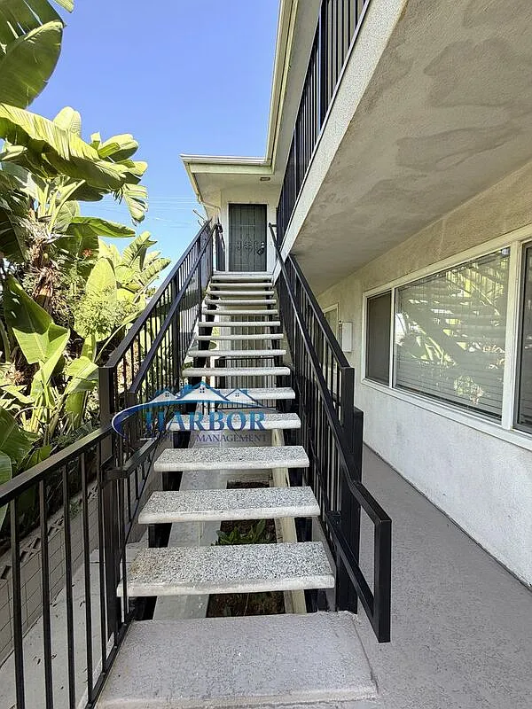2 bed, 1.0 bath, $2,450 — Photo 2