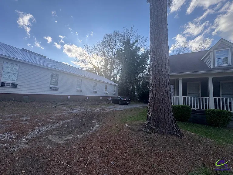 641 College St — Photo 25