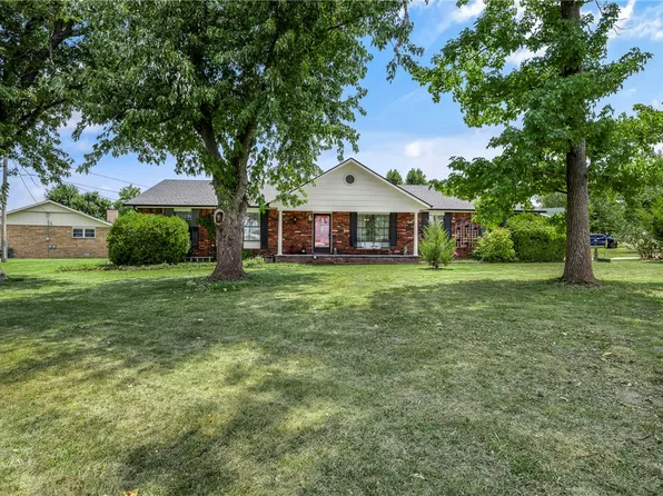 901 S 12th Pl, Rogers, AR 72756