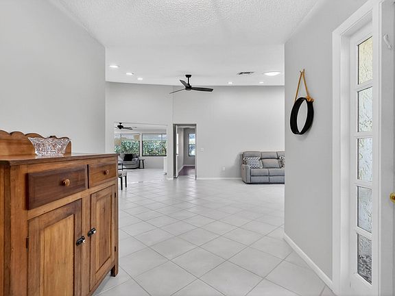 4th image of 870 NW 32nd Avenue