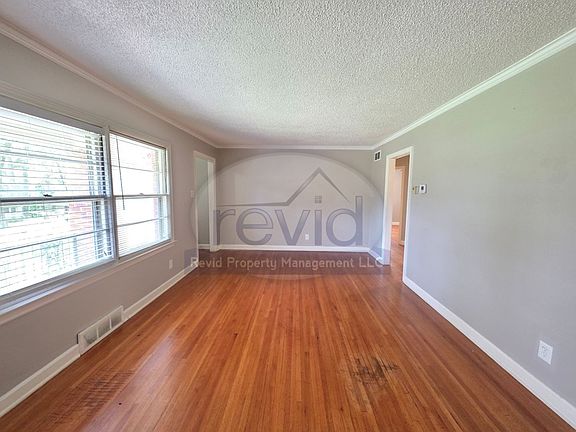 4th image of 298 Jeanne Dr