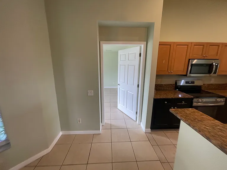 1637 NW 6th Pl — Photo 11