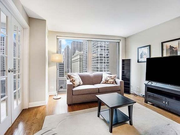 3rd image of 440 N Wabash Ave