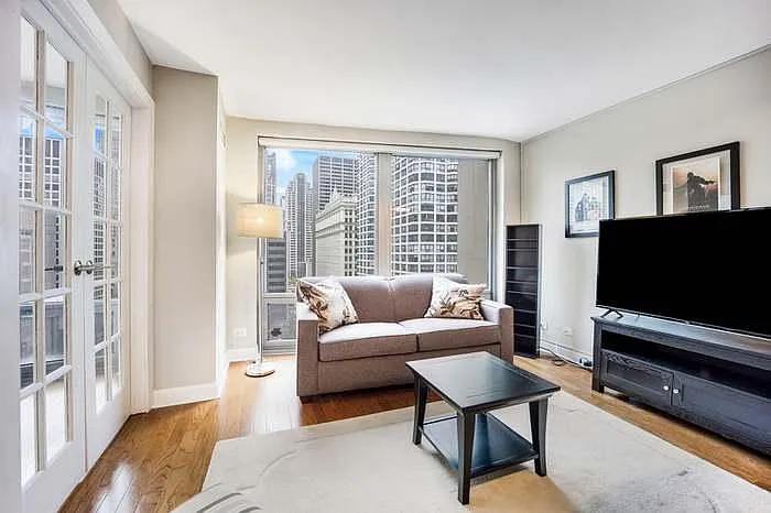 440 N Wabash Ave — Photo 3