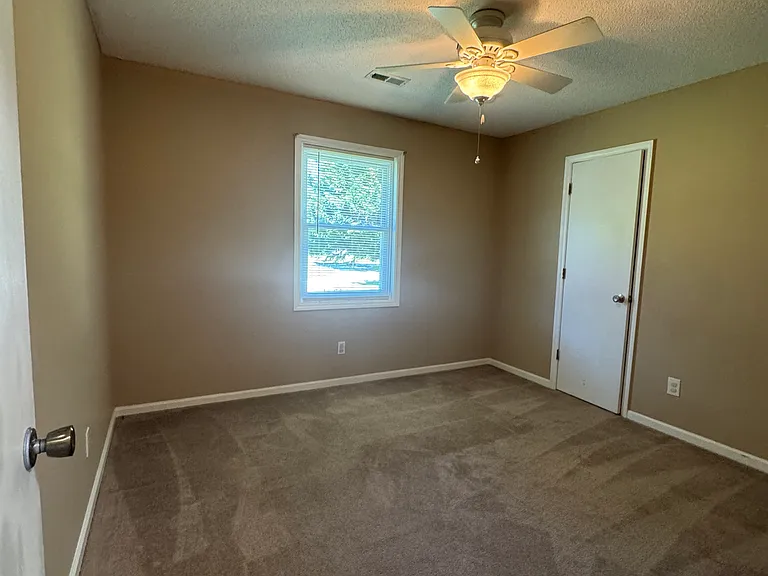 108 Laurel Ct — Photo 9