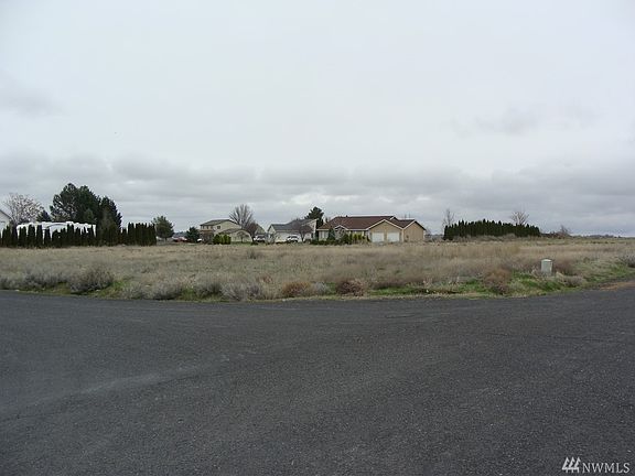 2nd image of 3117 Kestrel Dr NE