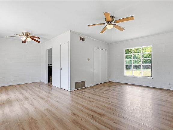 3rd image of 610 Crescent St