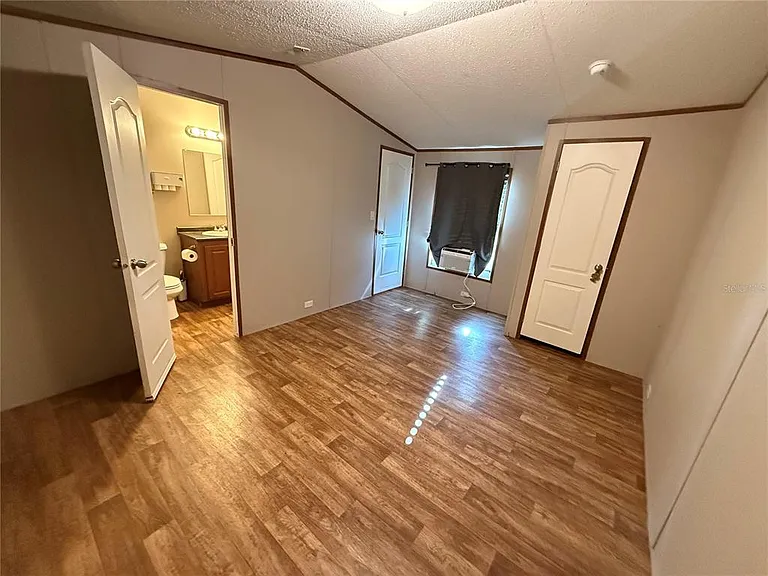 1414 Eva Ave — Photo 3