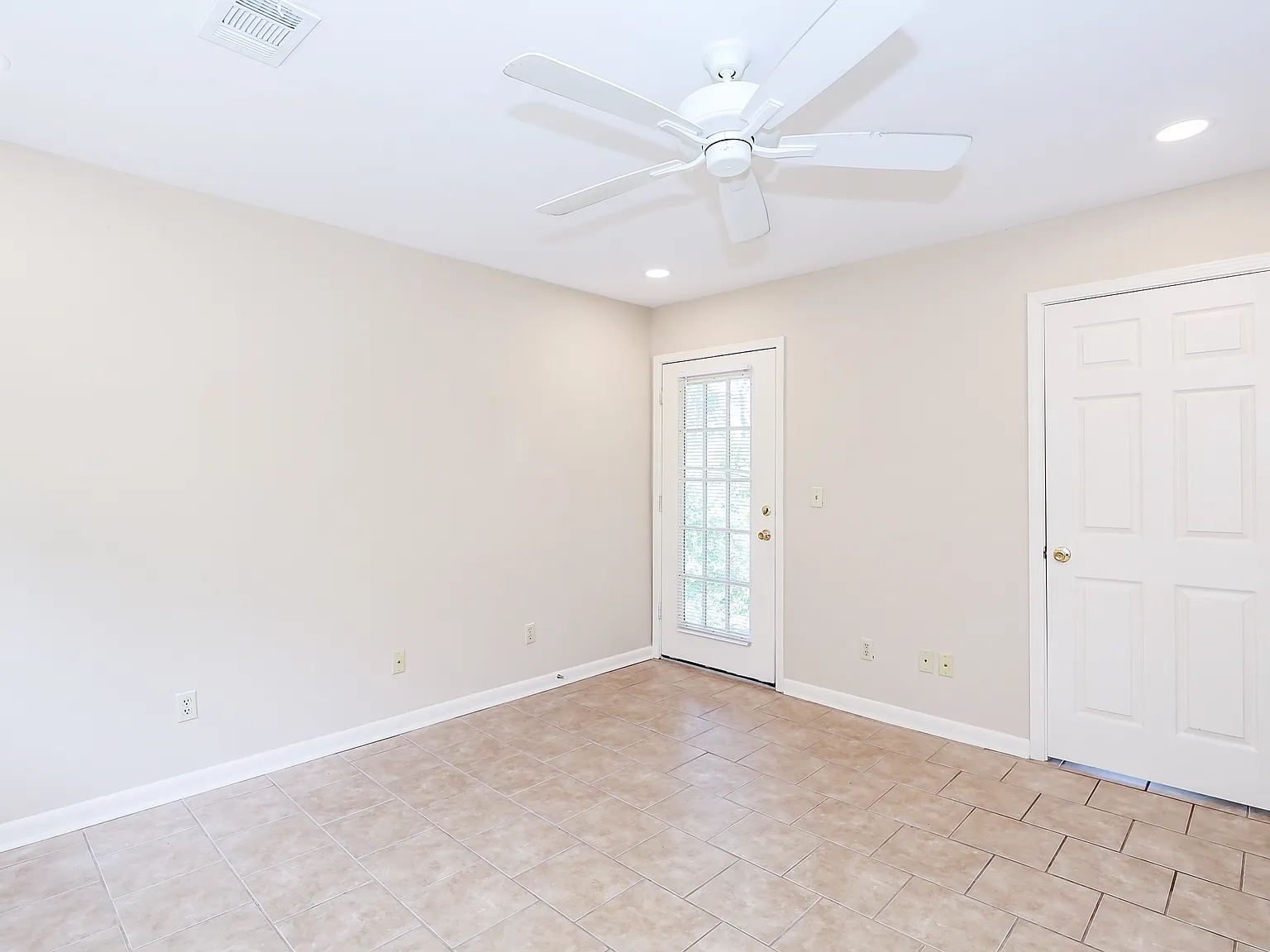 1 bed, 700 sqft, $1,400 — Photo 3