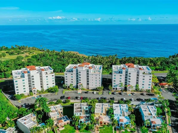 690 Cond Treasure Point #372, Vega Alta, PR 00692