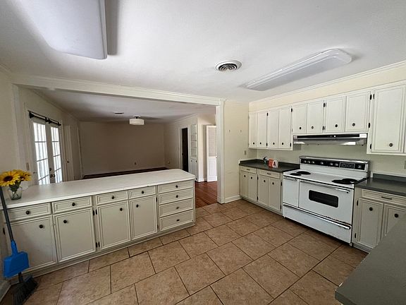 4th image of 1609 Orchard Dr