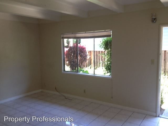 2nd image of 422 S 10th St 200 #100-102-10
