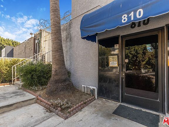 3rd image of 810 S Berendo St